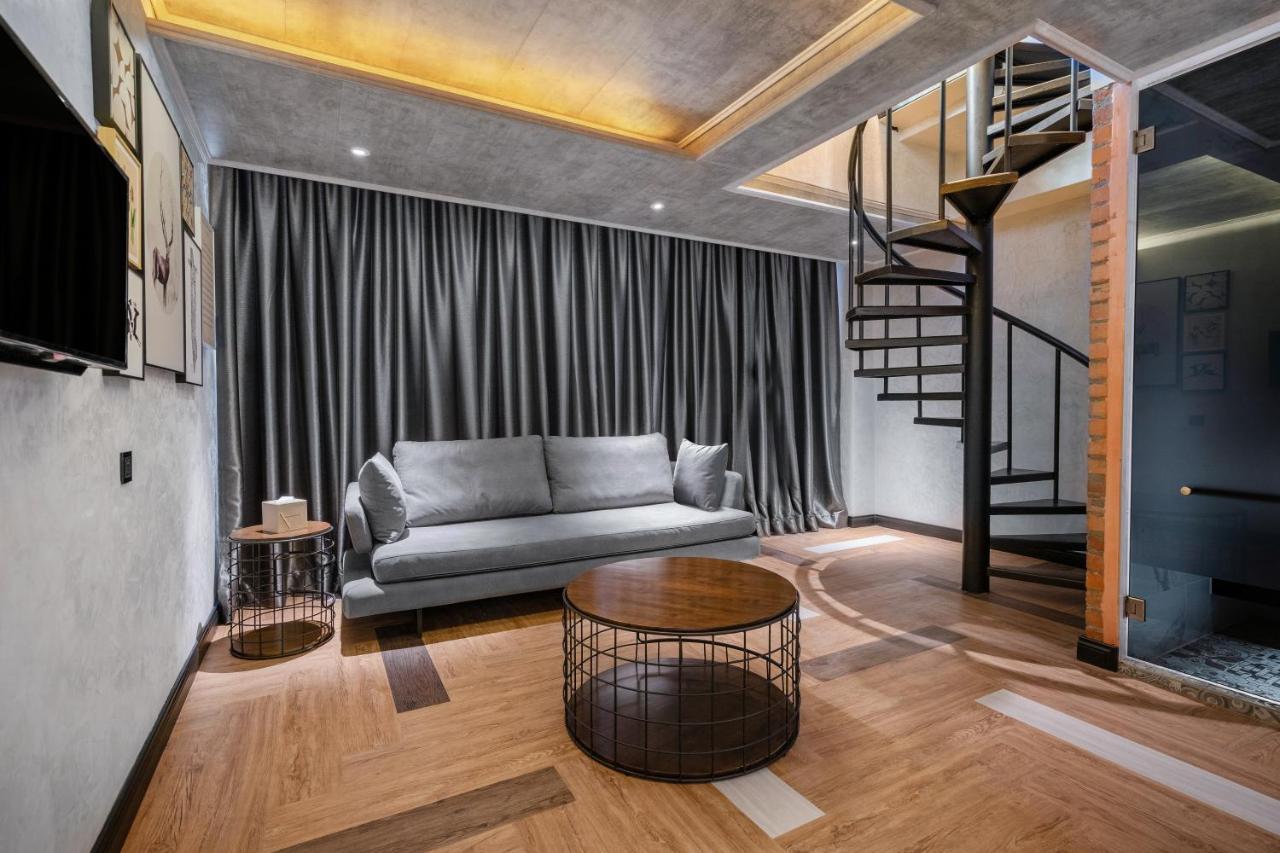A&r Urban 3*